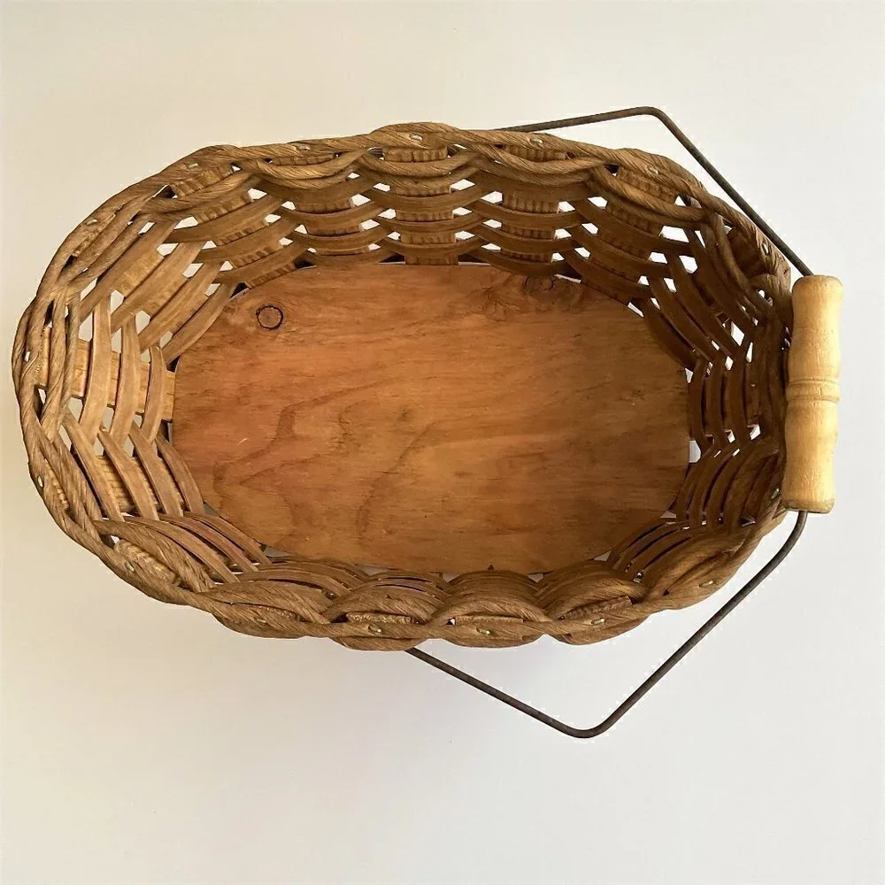 VINTAGE FARMHOUSE SPLINT WOODEN BASKET MOVEABLE BAIL HANDLE BOTTOM STAMPED